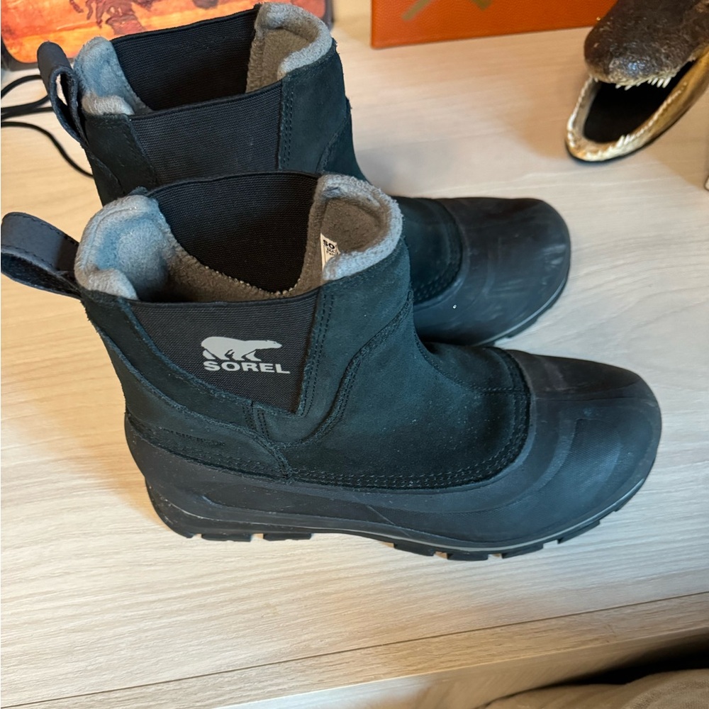 Gently used men’s Sorel Winter Boots. Size 9. Great condition.